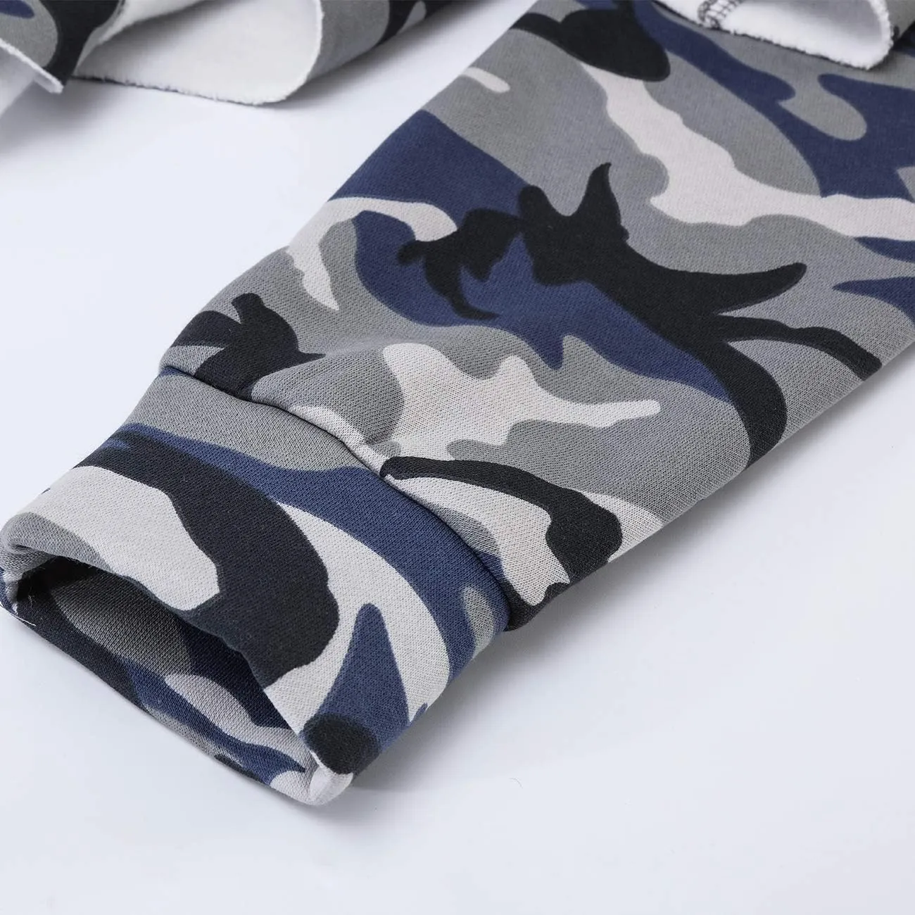 Amazhiyu Women's Camo Cropped Hoodie Long Sleeves Fleece Crop Tops with Hooded