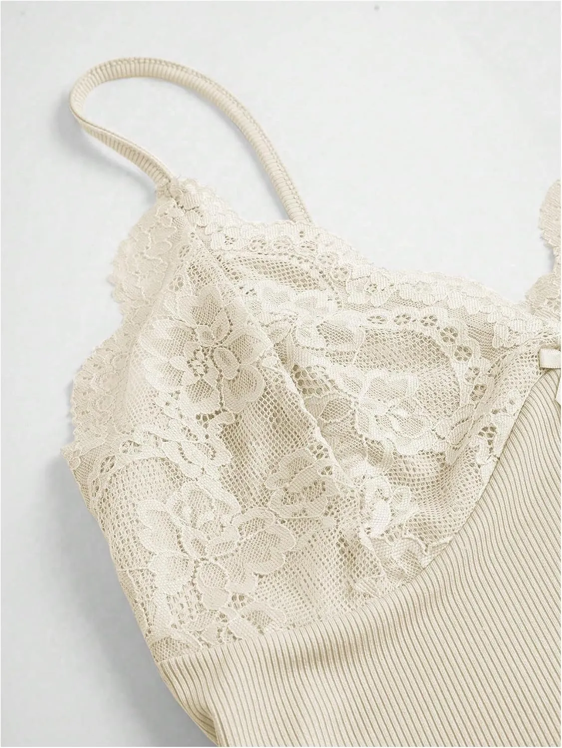 SOLY HUX Women's Lace Trim Camisole Summer V Neck Spaghetti Strap Slim Fit Going Out Cami Tops